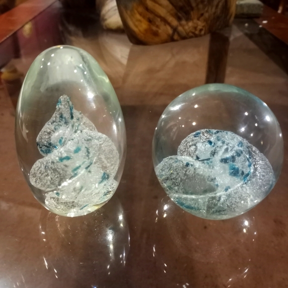 Titan Art Glass Paper Weights - Picture 2 of 6